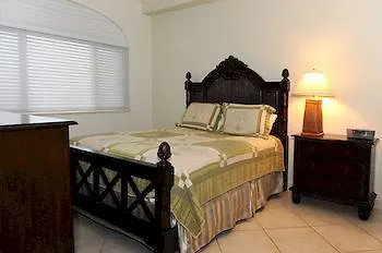 ****  The Meridian Hotel Upper Land Cayman Islands