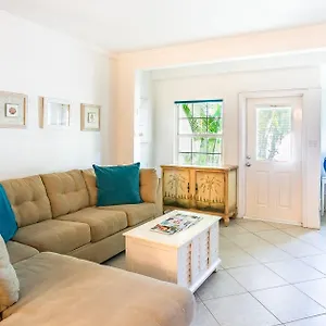 Living At Island Pine George Town